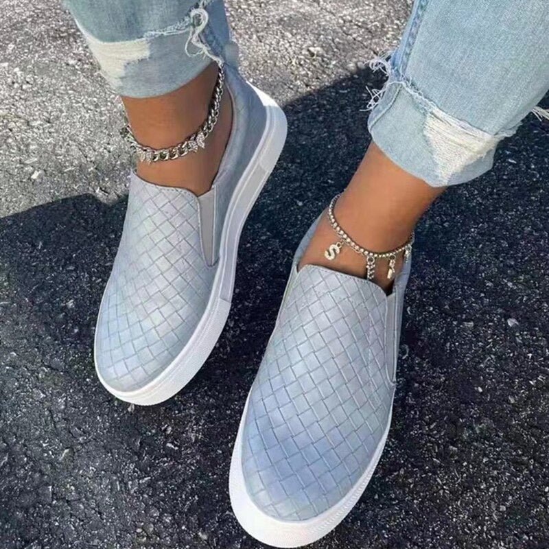 Když se podíváte na název produktu, v češtině by to bylo: "Tenisky Dámské Stella Punk (Nová Kolekce)